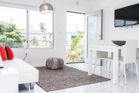 Кондоминиум с 1 спальней в Майами-Бич, Флорида № 2048985