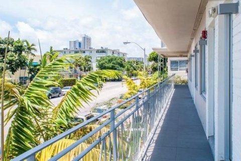 Condo in Miami Beach, Florida, 1 bedroom  № 2048985 - photo 12