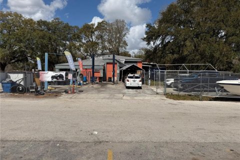 Commercial property in Kissimmee, Florida № 2095683
