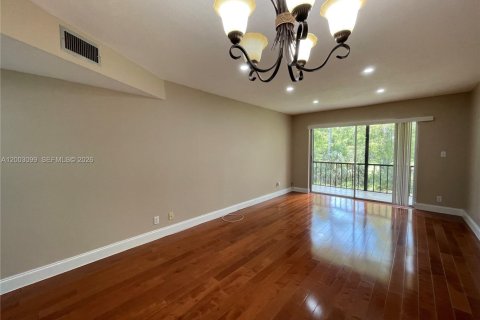 Снять в аренду кондоминиум в Тамарак, Флорида 1 спальня, 69.68м2, № 2066480 - фото 2