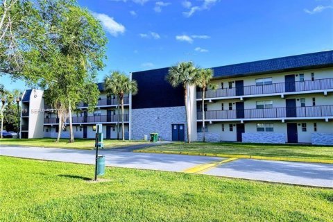 Снять в аренду кондоминиум в Тамарак, Флорида 1 спальня, 69.68м2, № 2066480 - фото 5