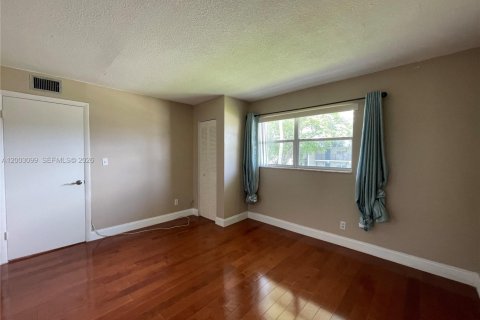 Снять в аренду кондоминиум в Тамарак, Флорида 1 спальня, 69.68м2, № 2066480 - фото 3