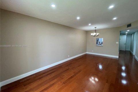 Снять в аренду кондоминиум в Тамарак, Флорида 1 спальня, 69.68м2, № 2066480 - фото 4