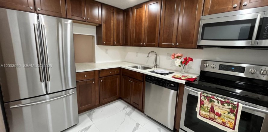 Кондоминиум с 1 спальней в Тамарак, Флорида № 2066480