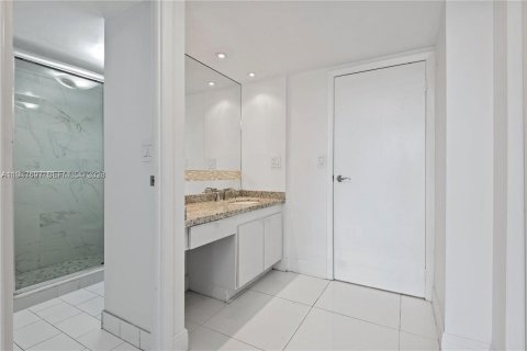 Снять в аренду кондоминиум в Авентура, Флорида 2 спальни, 121.98м2, № 2003783 - фото 9