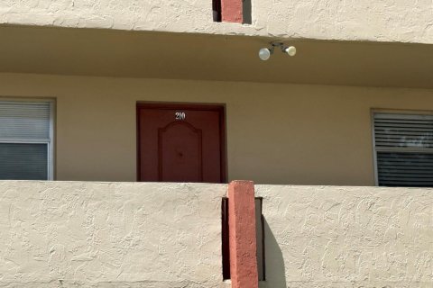 Copropriété à vendre à Sunrise, Floride: 2 chambres, 78.97 m2 № 2084212 - photo 2