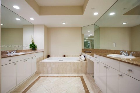 Condo in Aventura, Florida, 3 bedrooms № 2060136 - photo 21