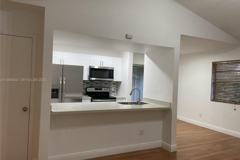 Купить кондоминиум в Майами, Флорида 2 спальни, 101.54м2, № 2003187 - фото 6