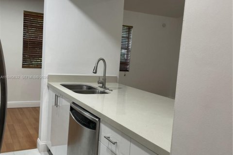 Купить кондоминиум в Майами, Флорида 2 спальни, 101.54м2, № 2003187 - фото 10