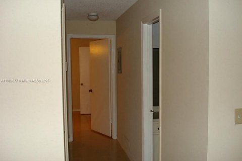 Снять в аренду кондоминиум в Маргит, Флорида 2 спальни, 89.46м2, № 1929947 - фото 6