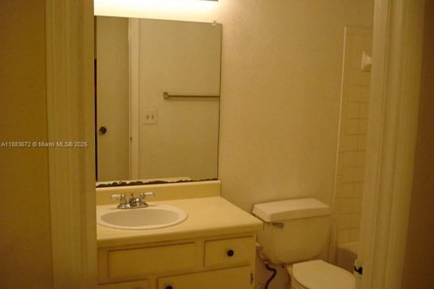 Снять в аренду кондоминиум в Маргит, Флорида 2 спальни, 89.46м2, № 1929947 - фото 2