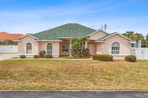 House in Palm Coast, Florida 2 bedrooms, 194.72 sq.m. № 1649014 - photo 1