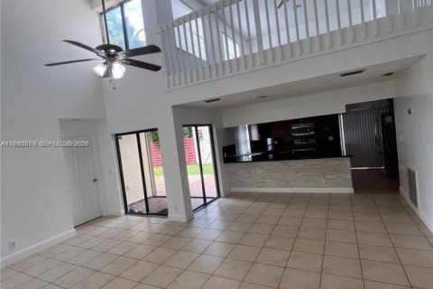 Villa ou maison à louer à Hialeah, Floride: 3 chambres, 187.94 m2 № 2055731 - photo 5