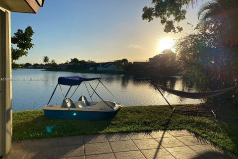 Villa ou maison à louer à Hialeah, Floride: 3 chambres, 187.94 m2 № 2055731 - photo 4