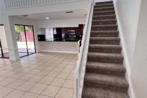 Villa ou maison à louer à Hialeah, Floride: 3 chambres, 187.94 m2 № 2055731 - photo 6