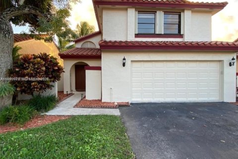Villa ou maison à Hialeah, Floride 3 chambres, 187.94 m2 № 2055731