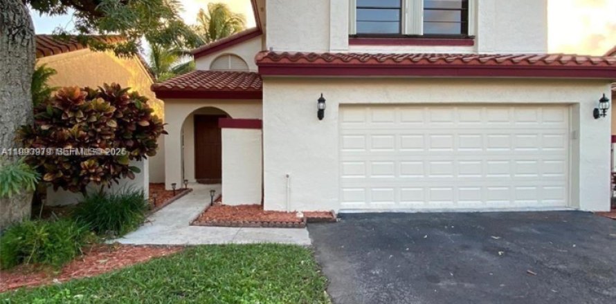 Villa ou maison à Hialeah, Floride 3 chambres, 187.94 m2 № 2055731