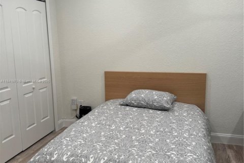 Commercial property in Miami, Florida № 1940082 - photo 6