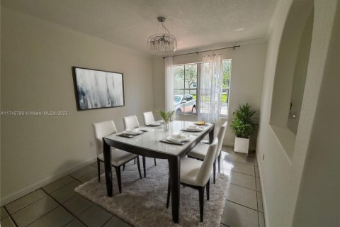 House in Miramar, Florida 4 bedrooms, 188.78 sq.m. № 1710174 - photo 3