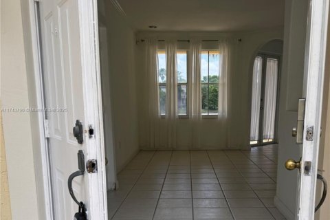 House in Miramar, Florida 4 bedrooms, 188.78 sq.m. № 1710174 - photo 6