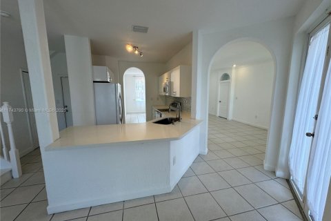 House in Miramar, Florida 4 bedrooms, 188.78 sq.m. № 1710174 - photo 15