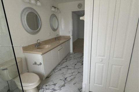 House in Miramar, Florida 4 bedrooms, 188.78 sq.m. № 1710174 - photo 29