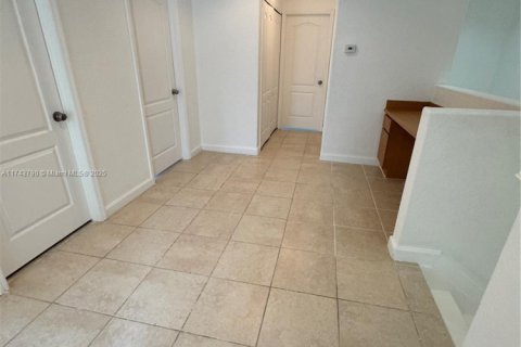 House in Miramar, Florida 4 bedrooms, 188.78 sq.m. № 1710174 - photo 24