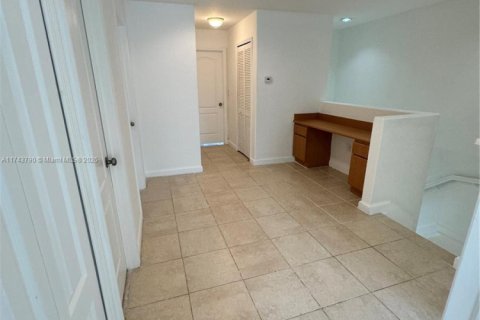 House in Miramar, Florida 4 bedrooms, 188.78 sq.m. № 1710174 - photo 30