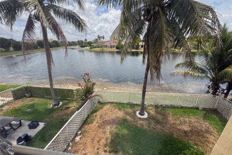 House in Miramar, Florida 4 bedrooms, 188.78 sq.m. № 1710174 - photo 26