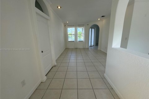 House in Miramar, Florida 4 bedrooms, 188.78 sq.m. № 1710174 - photo 7