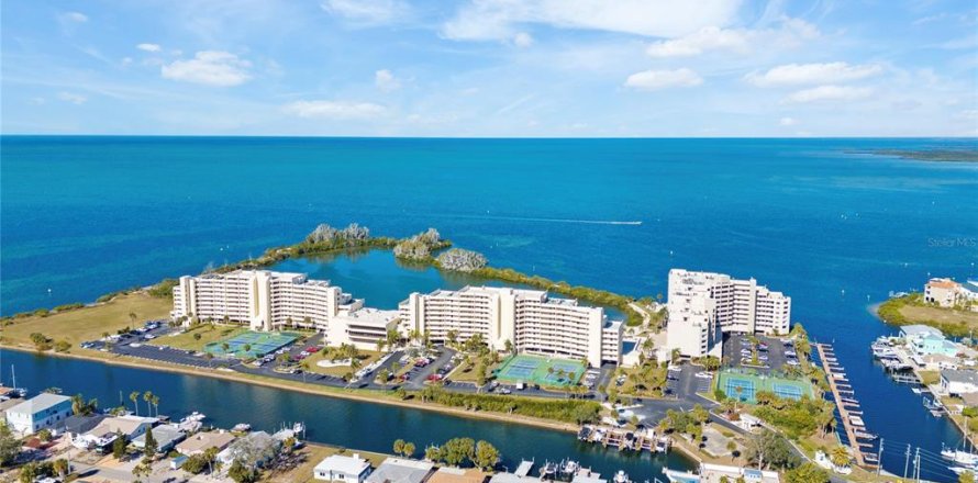 Condominio en Hudson, Florida, 2 dormitorios № 2135934
