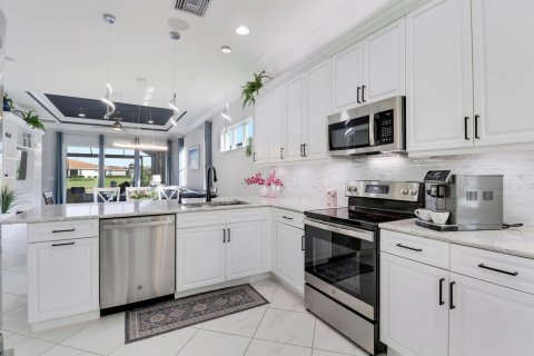 House in Port St. Lucie, Florida 3 bedrooms, 152.92 sq.m. № 2082983 - photo 13