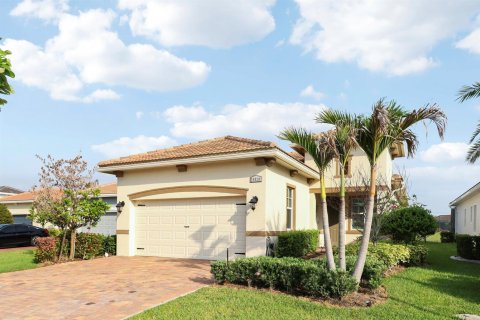 House in Port St. Lucie, Florida 3 bedrooms, 152.92 sq.m. № 2082983