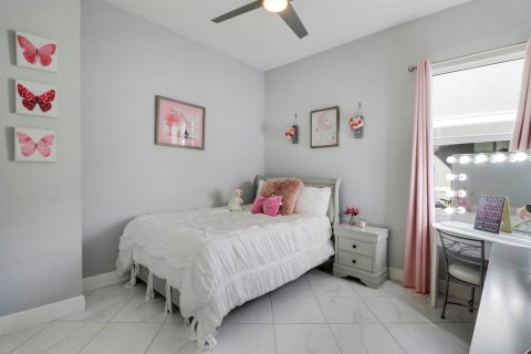 House in Port St. Lucie, Florida 3 bedrooms, 152.92 sq.m. № 2082983 - photo 24
