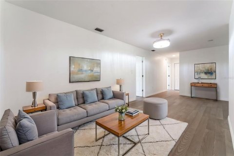 House in Port Charlotte, Florida 3 bedrooms, 203.08 sq.m. № 2283718 - photo 17