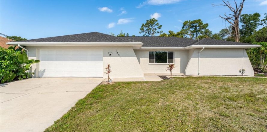 House in Port Charlotte, Florida 3 bedrooms, 203.08 sq.m. № 2283718