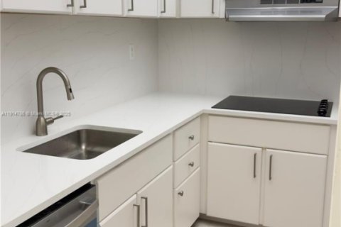 Copropriété à louer à Miami Beach, Floride: 1 chambre, 77.76 m2 № 1971259 - photo 4