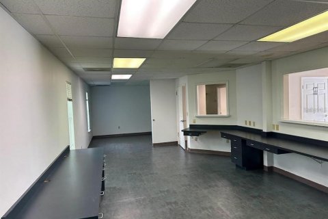 Immobilier commercial à louer à Ocala, Floride: 197.7 m2 № 1786779 - photo 2
