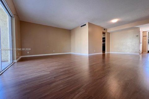 Condo in Lauderhill, Florida, 2 bedrooms № 2019842 - photo 11