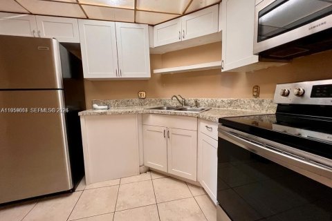 Condo in Lauderhill, Florida, 2 bedrooms № 2019842 - photo 14