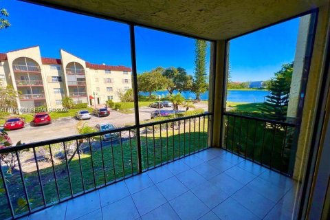 Condo in Lauderhill, Florida, 2 bedrooms № 2019842 - photo 12