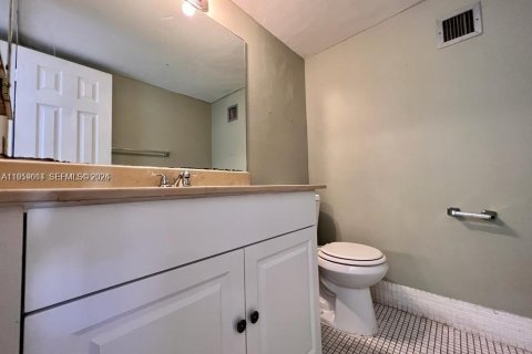 Condo in Lauderhill, Florida, 2 bedrooms № 2019842 - photo 10
