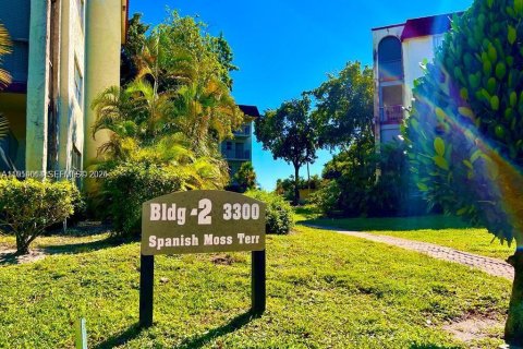 Condo in Lauderhill, Florida, 2 bedrooms № 2019842 - photo 26