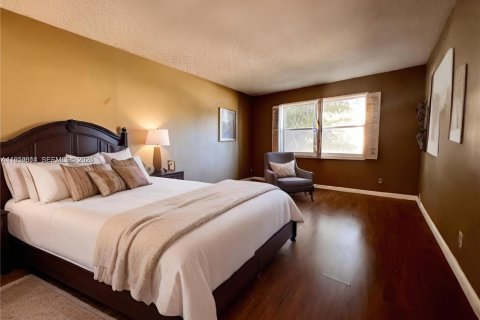 Condo in Lauderhill, Florida, 2 bedrooms № 2019842 - photo 2