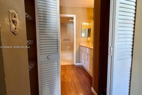 Condo in Lauderhill, Florida, 2 bedrooms № 2019842 - photo 18