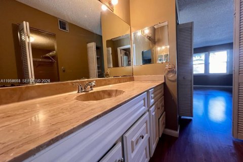 Condo in Lauderhill, Florida, 2 bedrooms № 2019842 - photo 24
