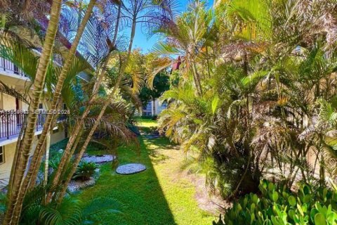 Condo in Lauderhill, Florida, 2 bedrooms № 2019842 - photo 7