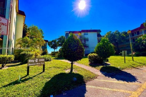 Condo in Lauderhill, Florida, 2 bedrooms № 2019842 - photo 27