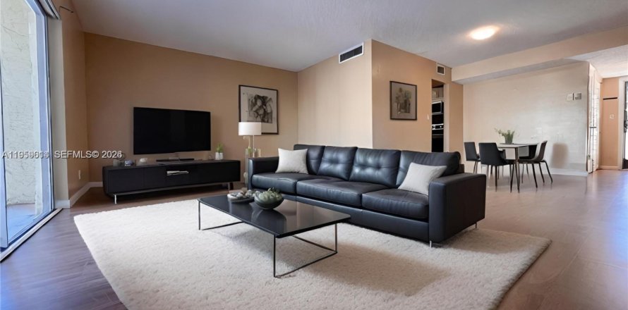 Condo in Lauderhill, Florida, 2 bedrooms № 2019842