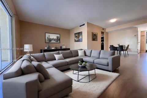 Condo in Lauderhill, Florida, 2 bedrooms № 2019842 - photo 28